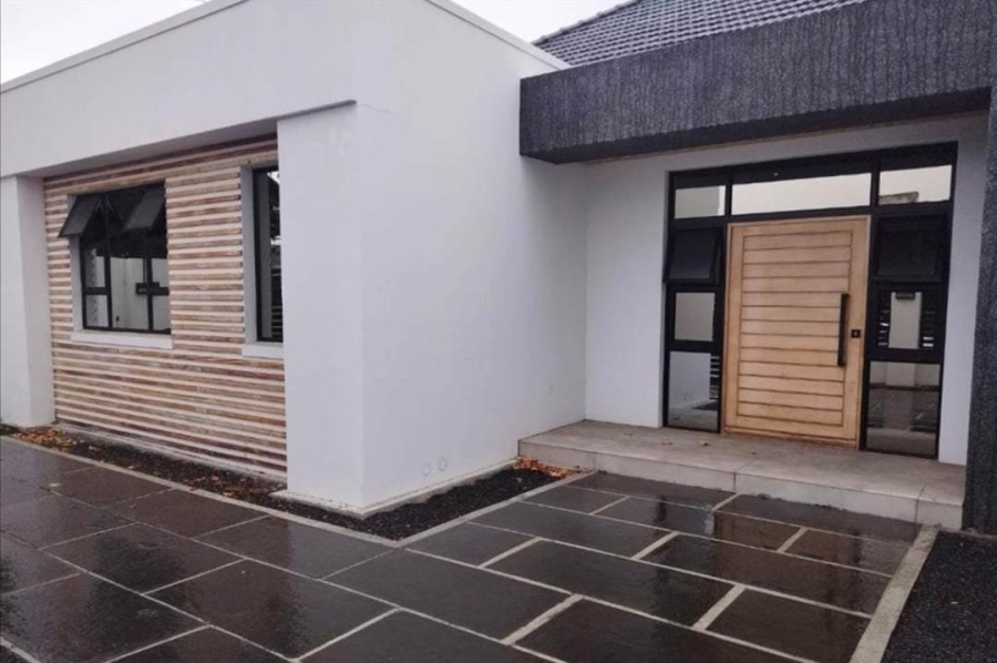 3 Bedroom Property for Sale in Lansdowne Western Cape